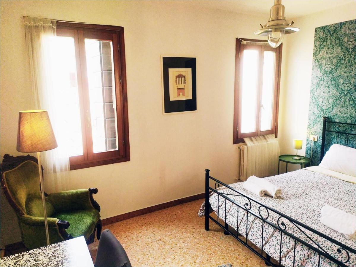 Hotel Two Steps From Rialto Venezia Esterno foto