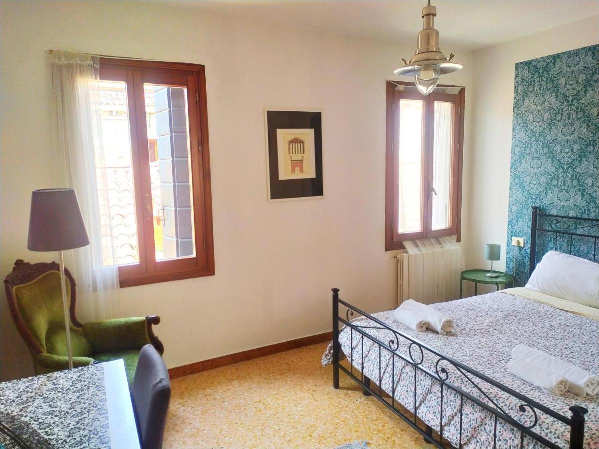 Hotel Two Steps From Rialto Venezia Esterno foto